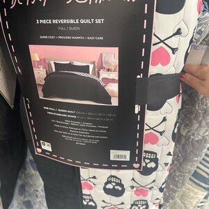 Reversible Skull and Heart Quilt Set - Black and Pink
